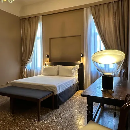 Palazzo Del '400 Affittacamere 3*
